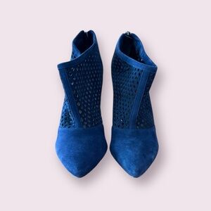 RED Saks Fifth Avenue Blue Suede Laser Cut Booties Heels Sz 6